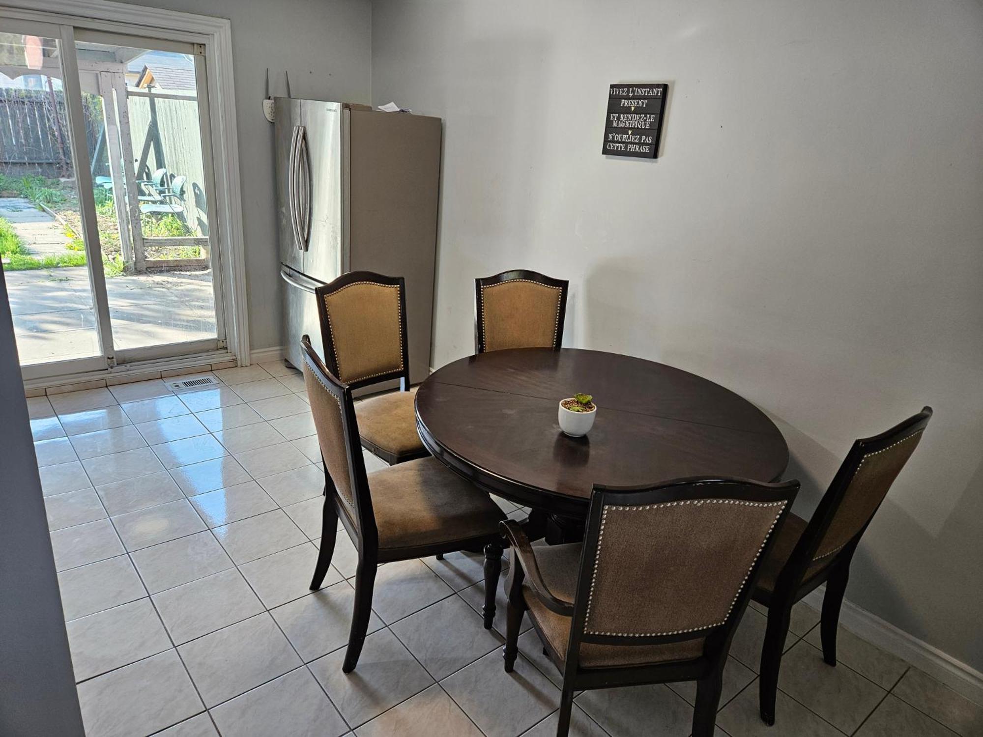 Modern Quiet Home By The Airport มิสซิสซอกา ภายนอก รูปภาพ