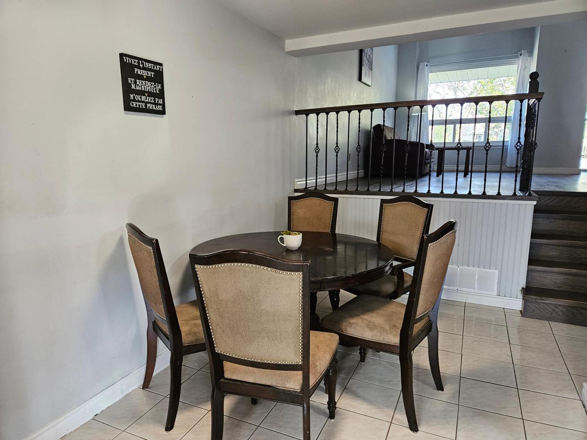 Modern Quiet Home By The Airport มิสซิสซอกา ภายนอก รูปภาพ