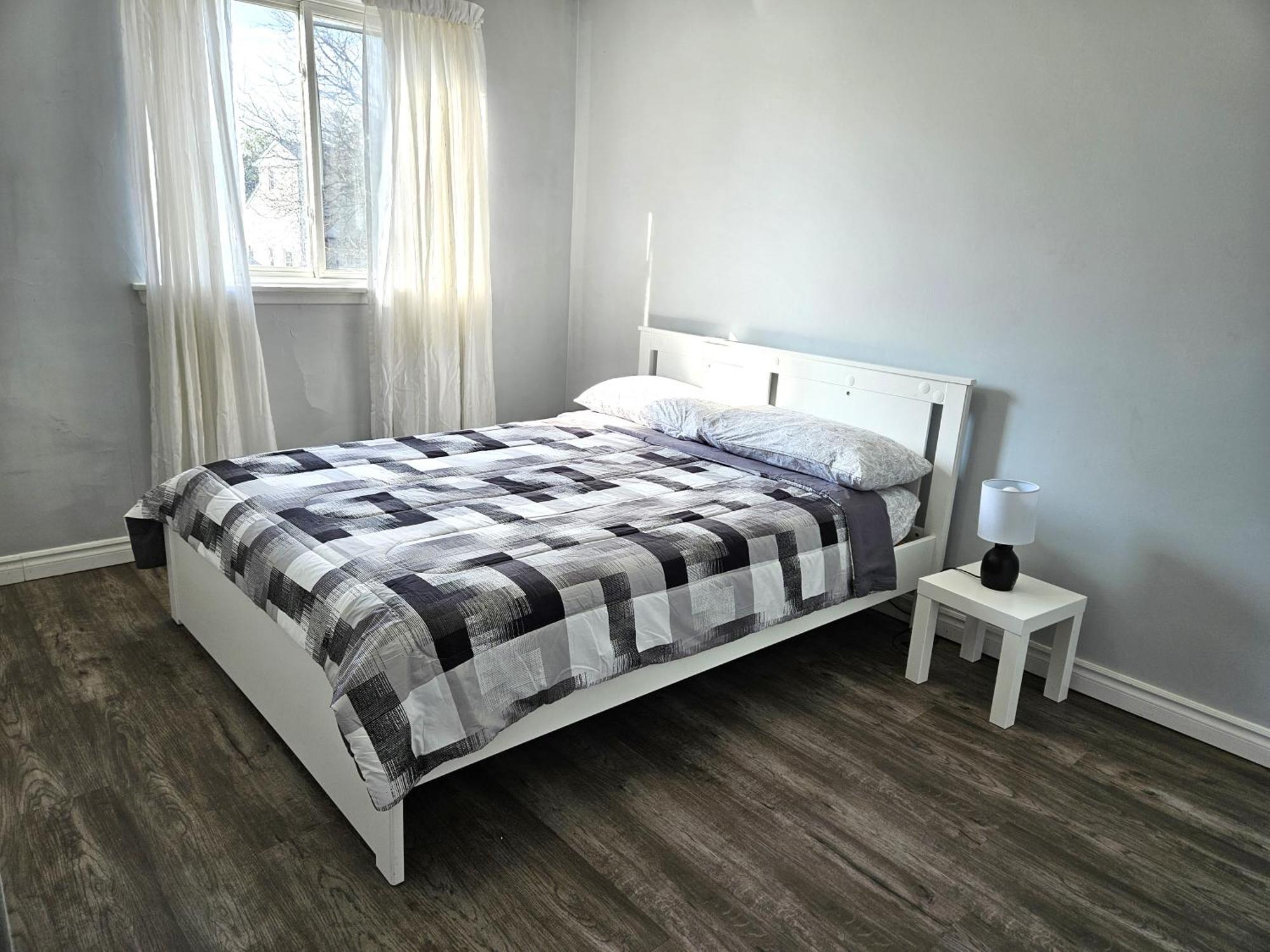 Modern Quiet Home By The Airport มิสซิสซอกา ภายนอก รูปภาพ