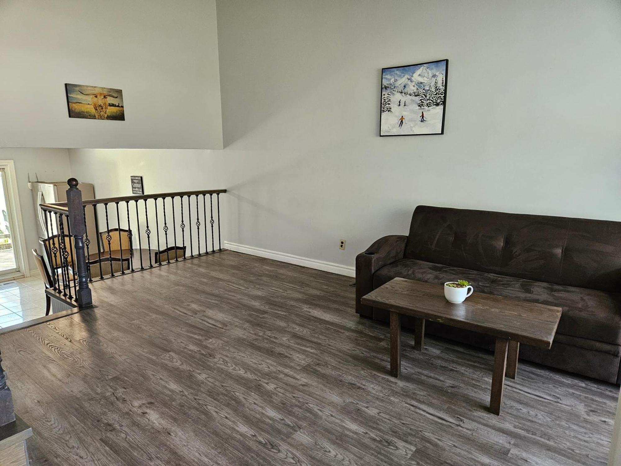 Modern Quiet Home By The Airport มิสซิสซอกา ภายนอก รูปภาพ