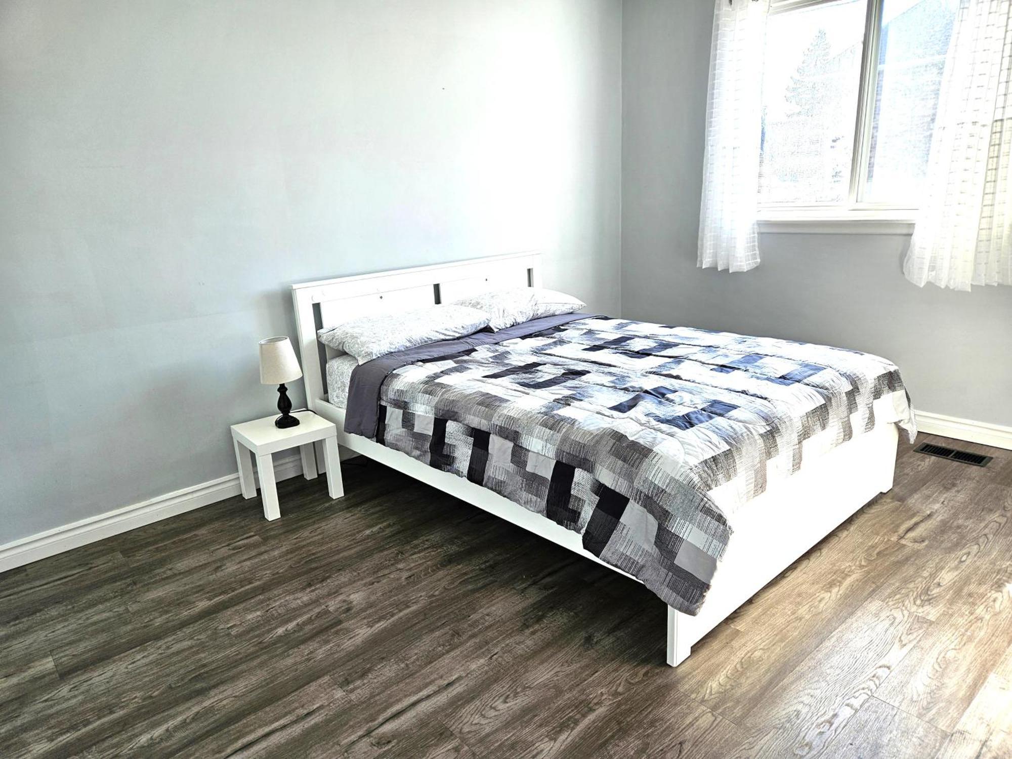 Modern Quiet Home By The Airport มิสซิสซอกา ภายนอก รูปภาพ