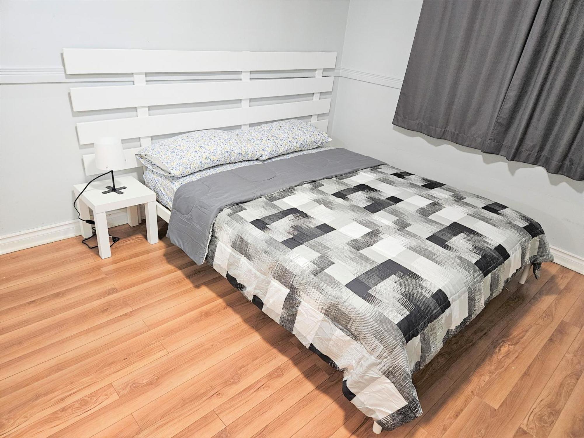 Modern Quiet Home By The Airport มิสซิสซอกา ภายนอก รูปภาพ